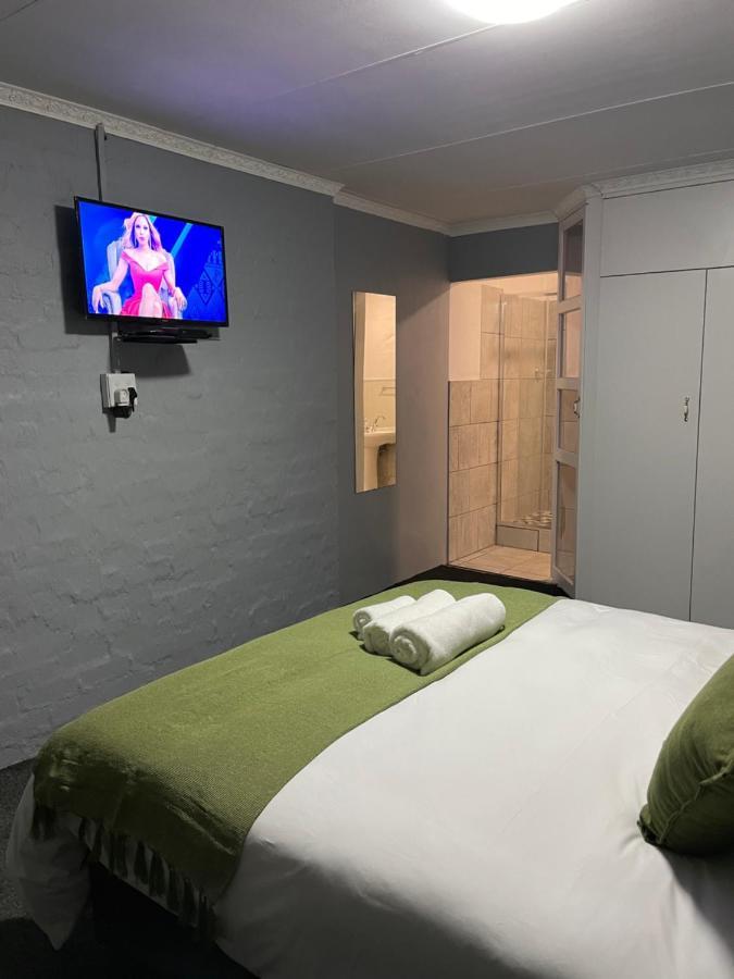 Host Hub Guest House เคมป์ตัน พาร์ค ภายนอก รูปภาพ