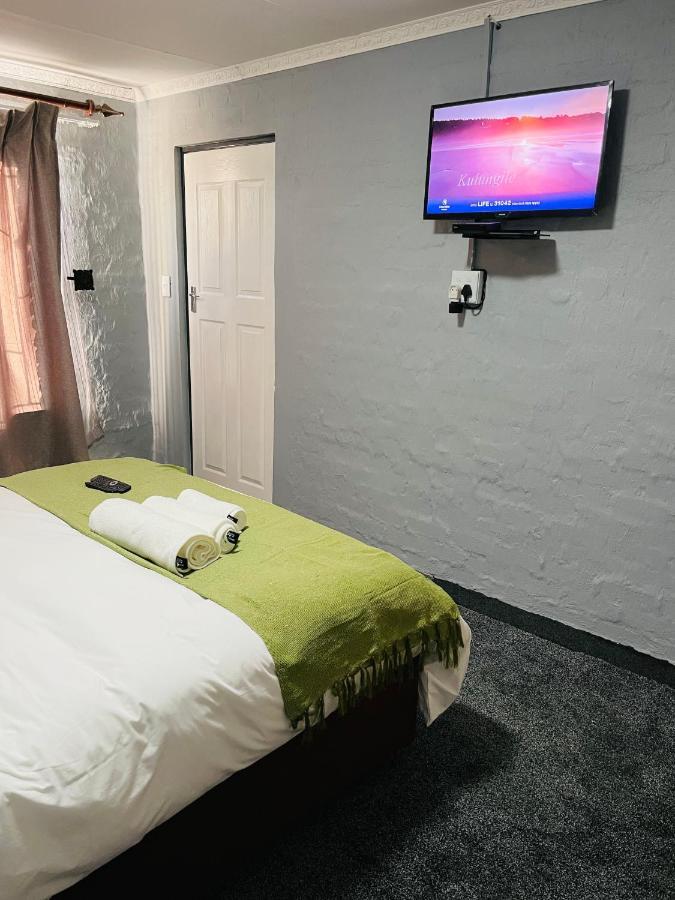 Host Hub Guest House เคมป์ตัน พาร์ค ภายนอก รูปภาพ