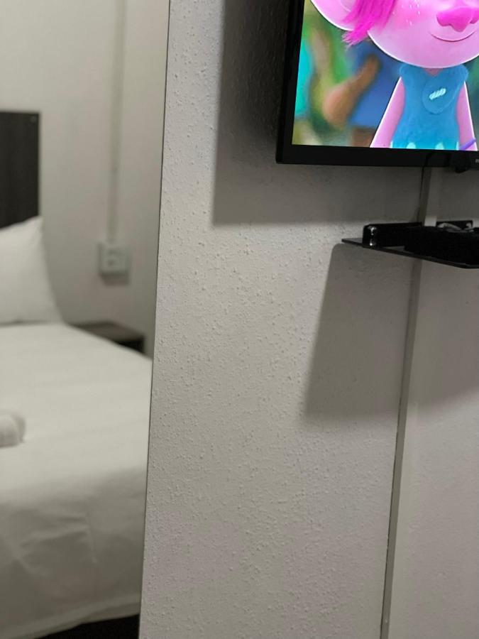 Host Hub Guest House เคมป์ตัน พาร์ค ภายนอก รูปภาพ