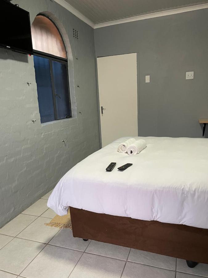 Host Hub Guest House เคมป์ตัน พาร์ค ภายนอก รูปภาพ