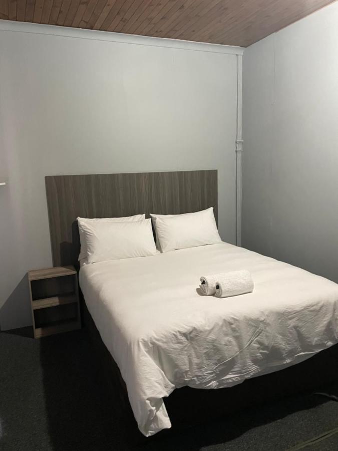 Host Hub Guest House เคมป์ตัน พาร์ค ภายนอก รูปภาพ