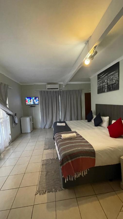 Host Hub Guest House เคมป์ตัน พาร์ค ภายนอก รูปภาพ