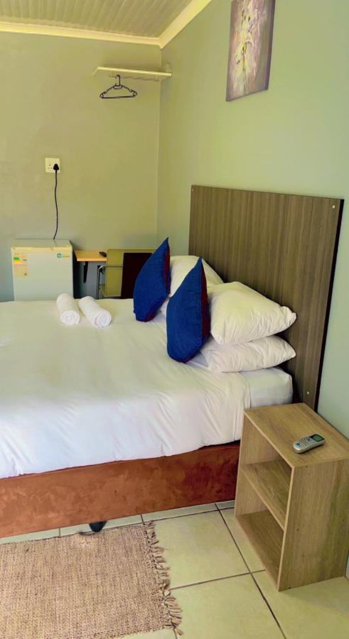 Host Hub Guest House เคมป์ตัน พาร์ค ภายนอก รูปภาพ