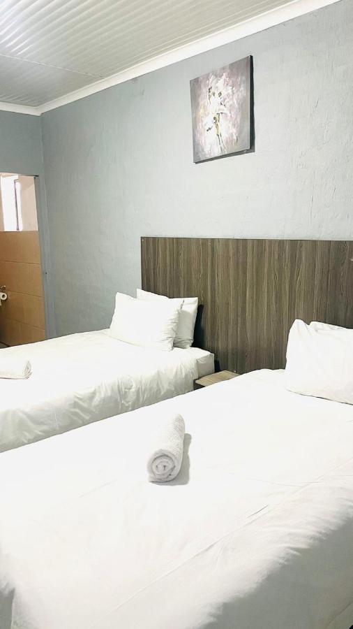 Host Hub Guest House เคมป์ตัน พาร์ค ภายนอก รูปภาพ