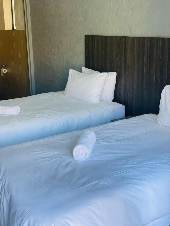 Host Hub Guest House เคมป์ตัน พาร์ค ภายนอก รูปภาพ