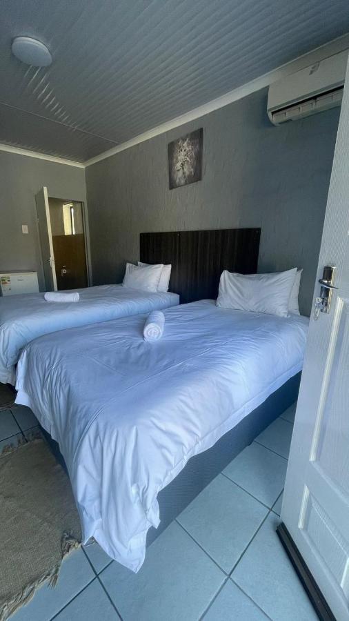 Host Hub Guest House เคมป์ตัน พาร์ค ภายนอก รูปภาพ